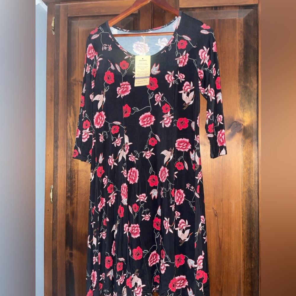 Beautiful dress, so soft and high quality. Size Small.